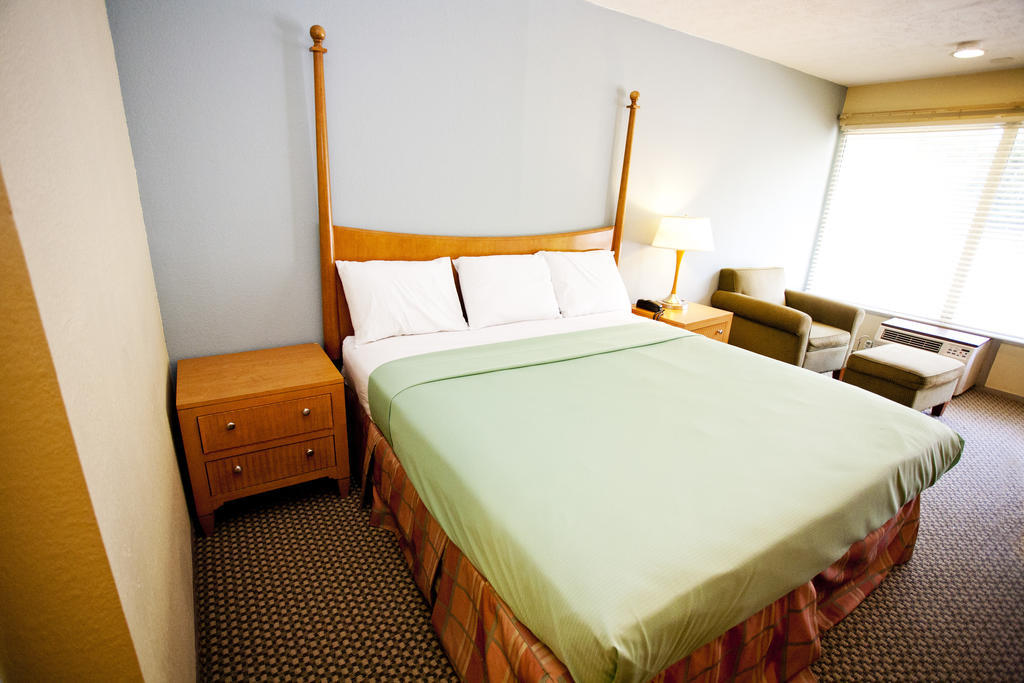 Star City Inn And Suites Grove City Oda fotoğraf