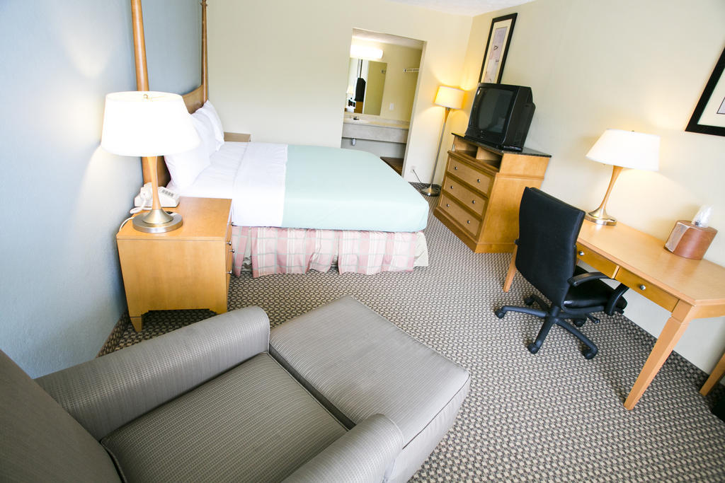 Star City Inn And Suites Grove City Oda fotoğraf